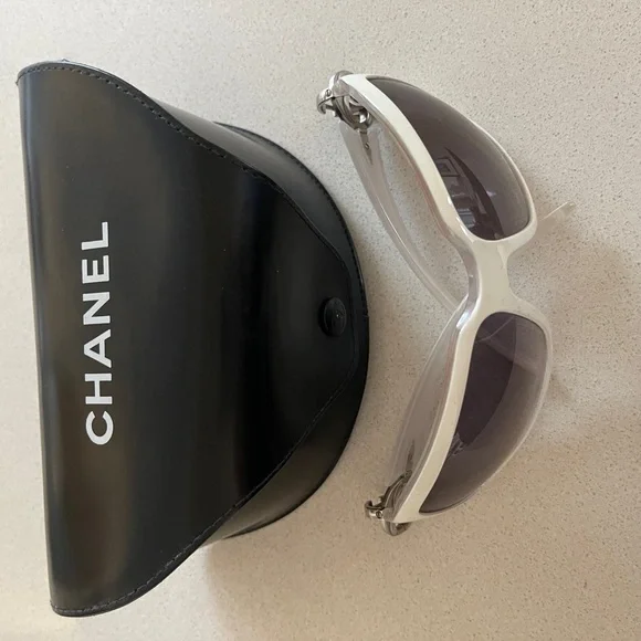 CHANEL White Sunglasses with Black Case CHANEL Sunglasses: Rectangle Sunglasses, acetate — Fashion  main image 4